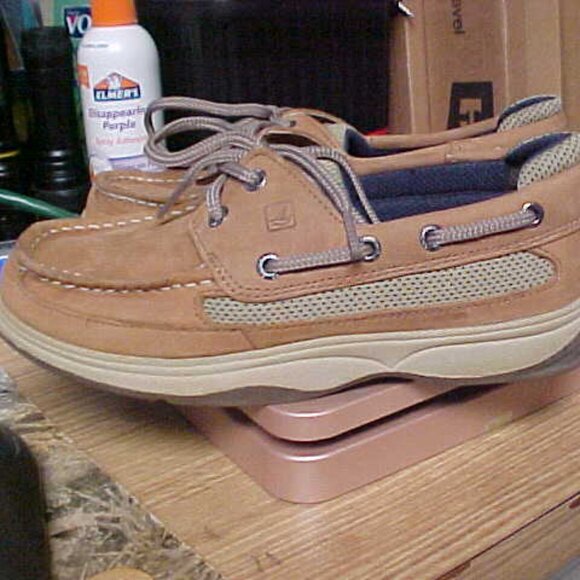Kids Sperry Topsiders size 3med. - Picture 2 of 8